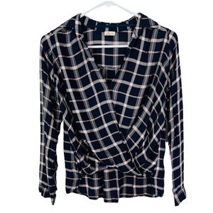Hollister Wrap Front Plaid 100% Viscose Long Sleeve Pullover Blouse size XS G-86
